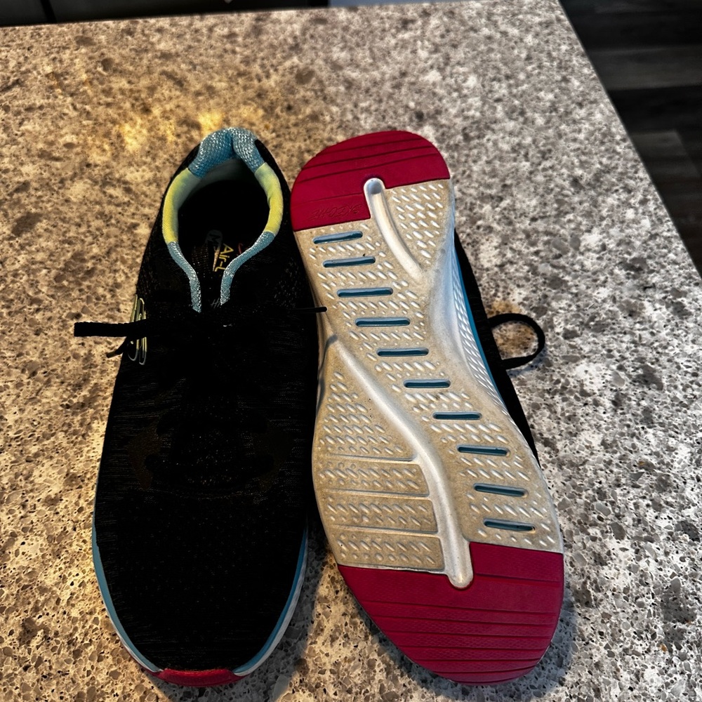 Skechers Black and Aqua Running Shoes - Picture 3 of 3